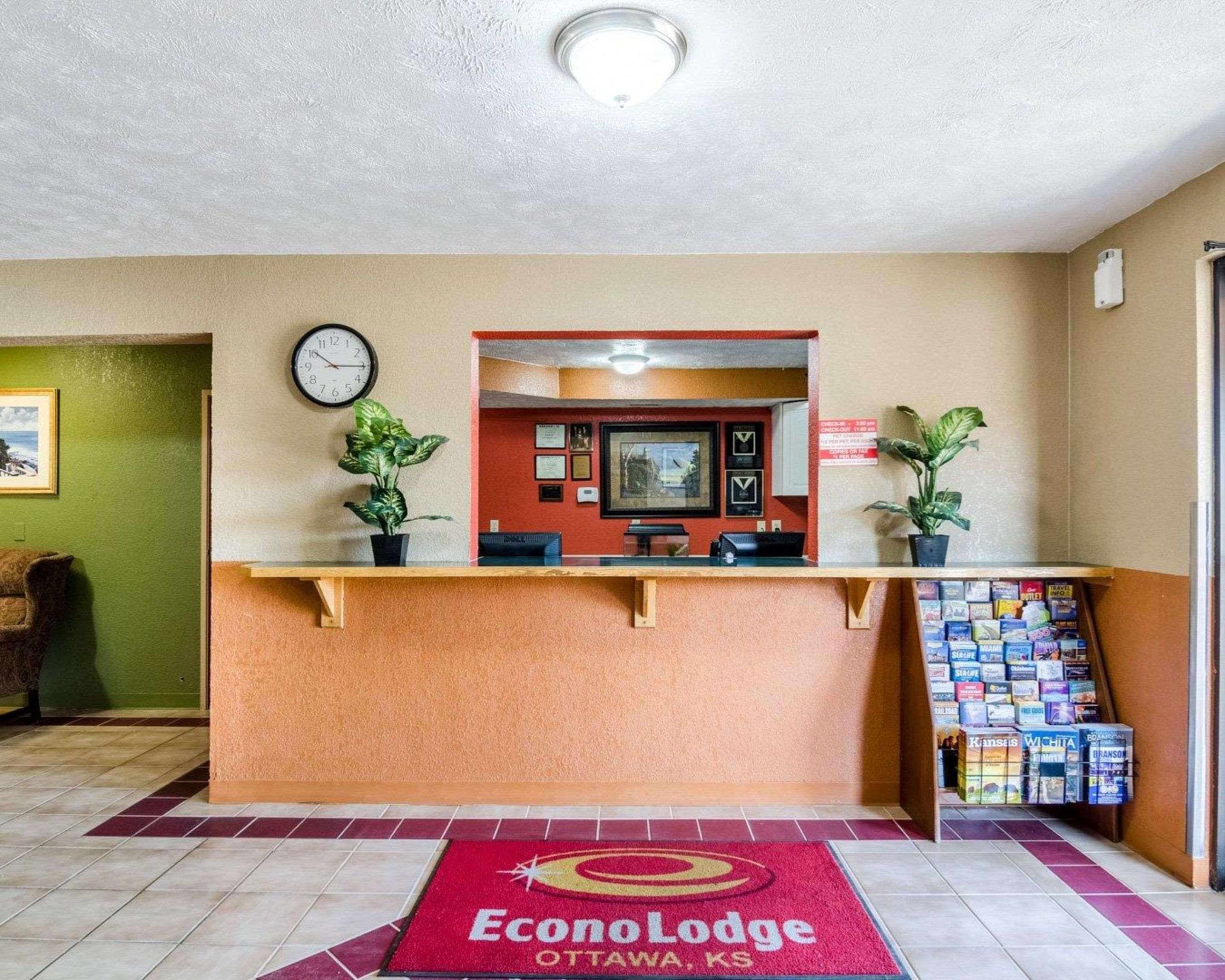 Econo Lodge Interstate 35 Exit 183 Ottawa Exterior photo